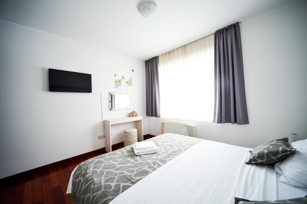 Apartment Mahagony Deluxe 자다르 객실 사진